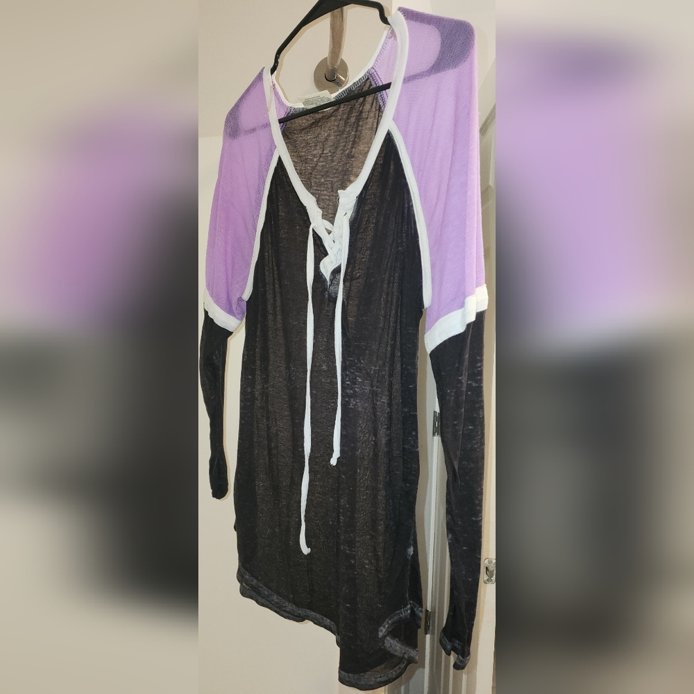 Women's 1X Light purple & black long-sleeve shirt. New w/out tags. Never worn.
